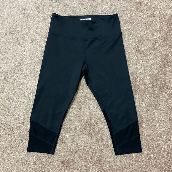 Forever 21 Black Mesh Capri Leggings - Picture 1 of 3